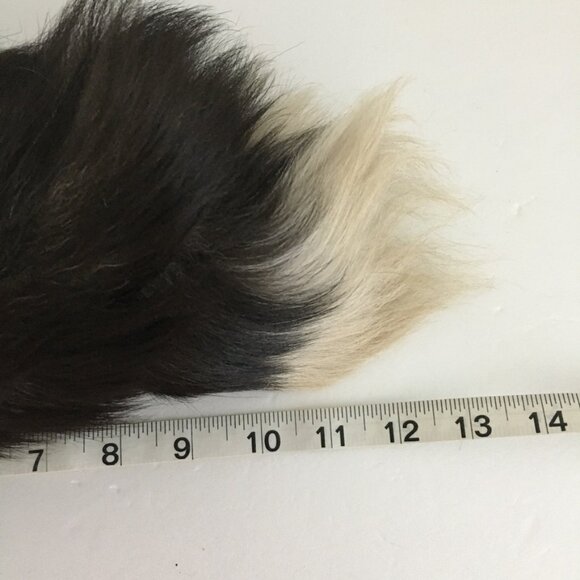 Animal Fur Tail Keychain - Picture 4 of 4
